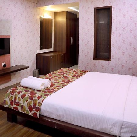 Hotel Pearls Aurangabad  Buitenkant foto