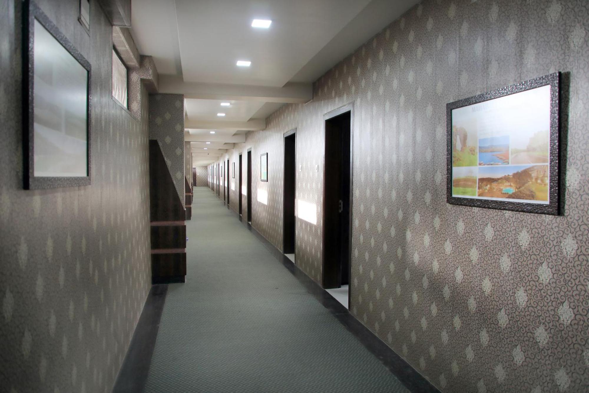 Hotel Pearls Aurangabad  Buitenkant foto