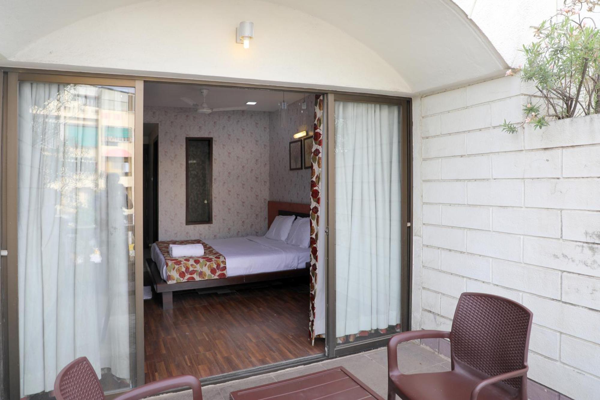 Hotel Pearls Aurangabad  Buitenkant foto