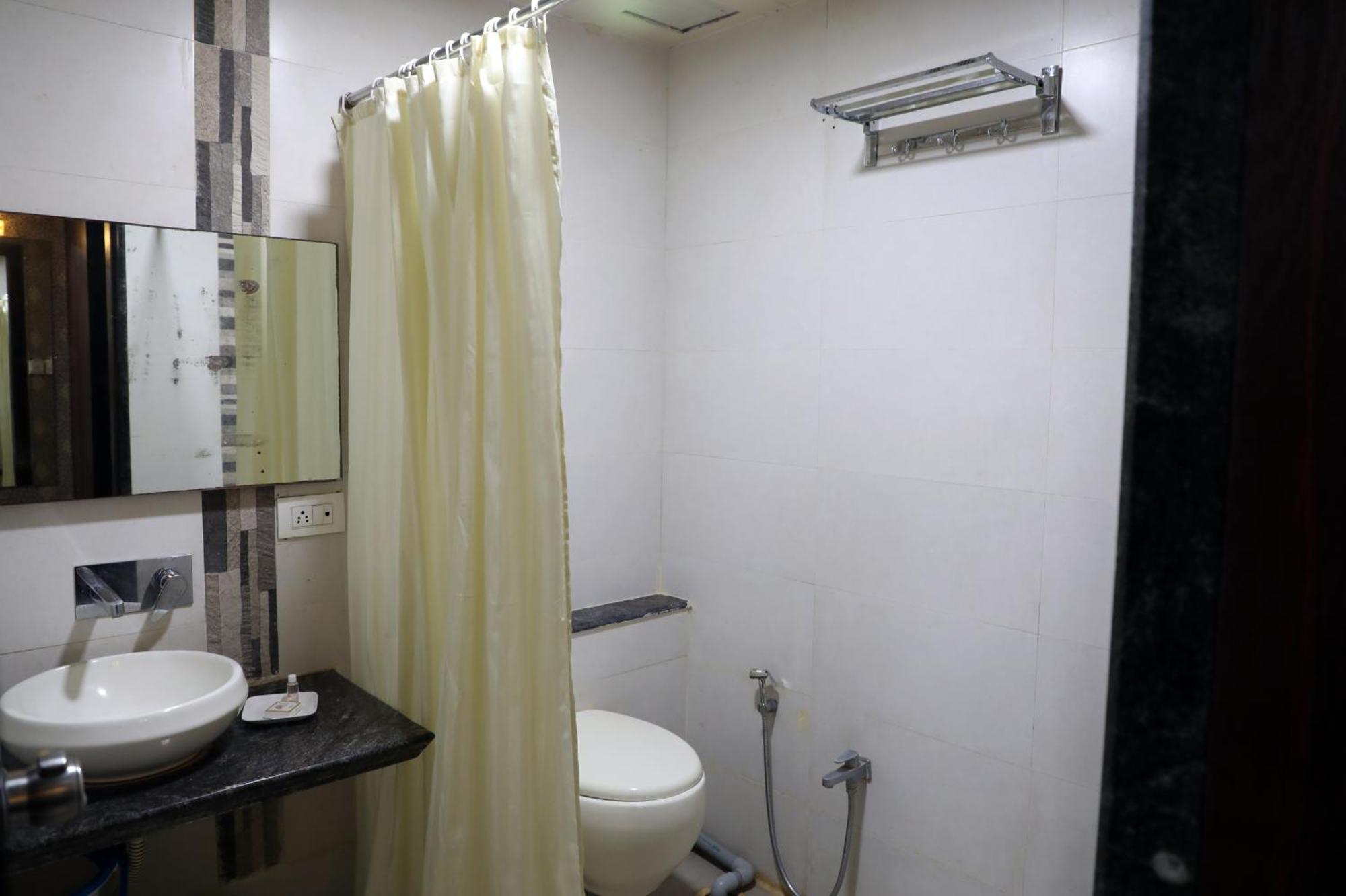 Hotel Pearls Aurangabad  Buitenkant foto