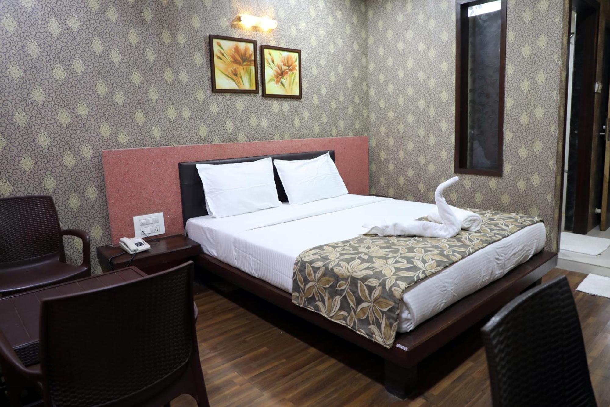 Hotel Pearls Aurangabad  Buitenkant foto