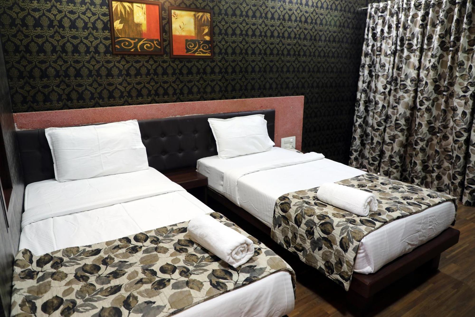 Hotel Pearls Aurangabad  Buitenkant foto
