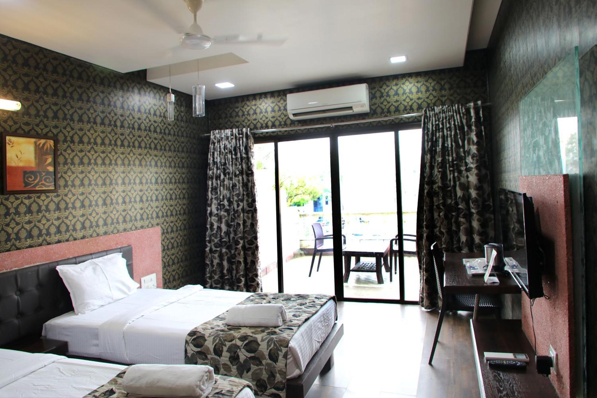 Hotel Pearls Aurangabad  Buitenkant foto