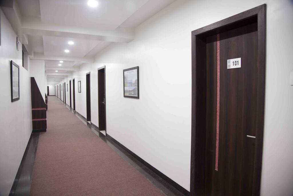 Hotel Pearls Aurangabad  Buitenkant foto