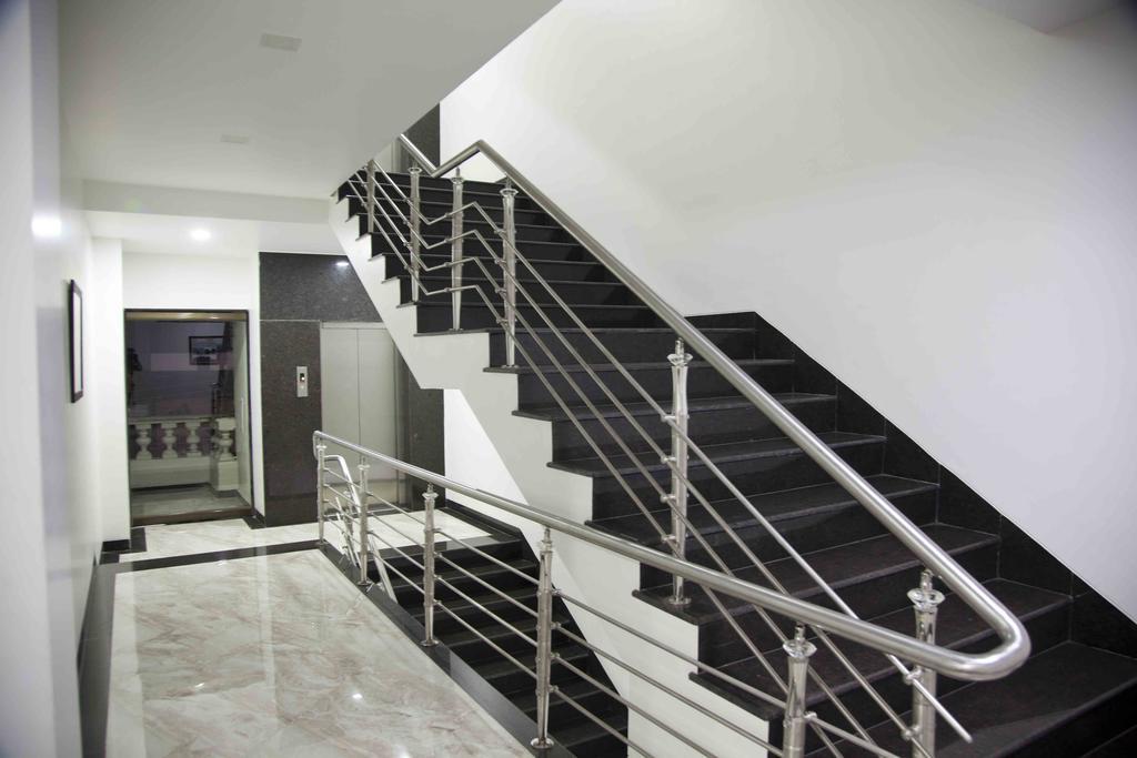 Hotel Pearls Aurangabad  Buitenkant foto
