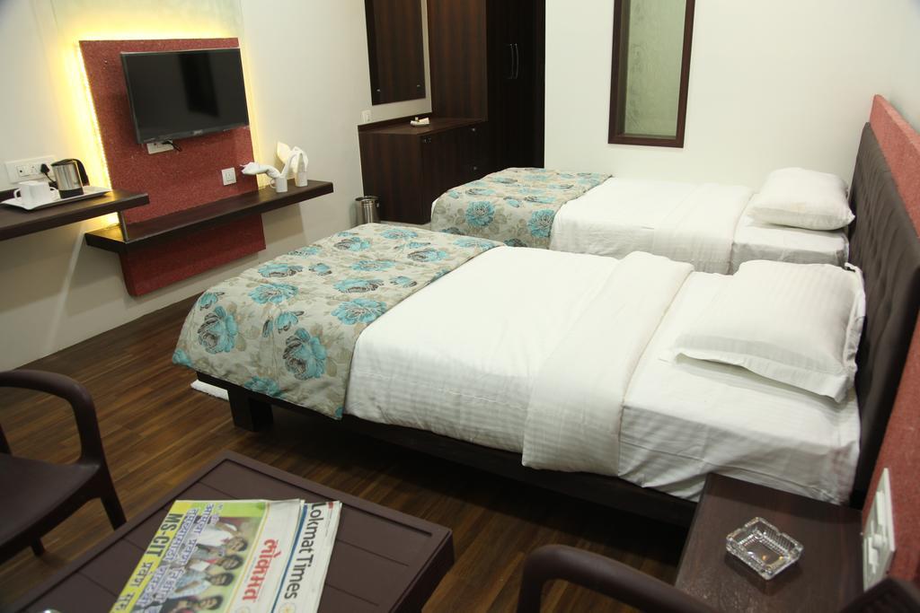 Hotel Pearls Aurangabad  Buitenkant foto