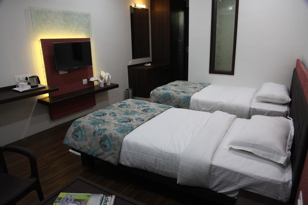 Hotel Pearls Aurangabad  Buitenkant foto
