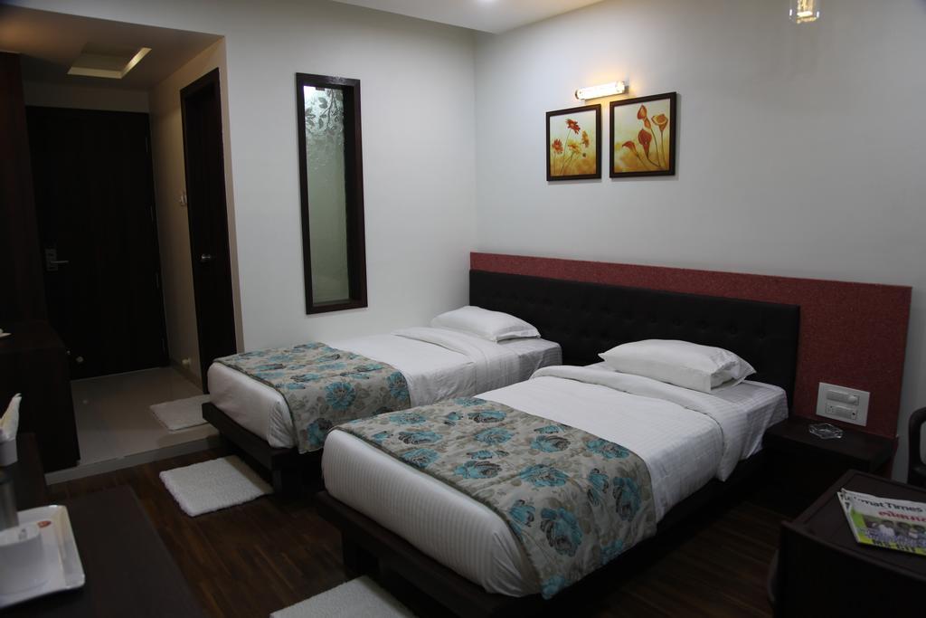 Hotel Pearls Aurangabad  Buitenkant foto
