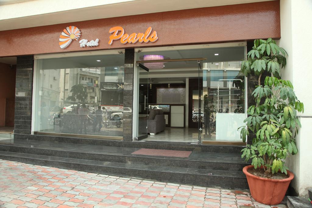 Hotel Pearls Aurangabad  Buitenkant foto