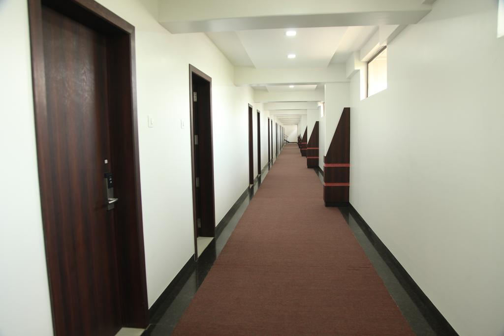 Hotel Pearls Aurangabad  Buitenkant foto