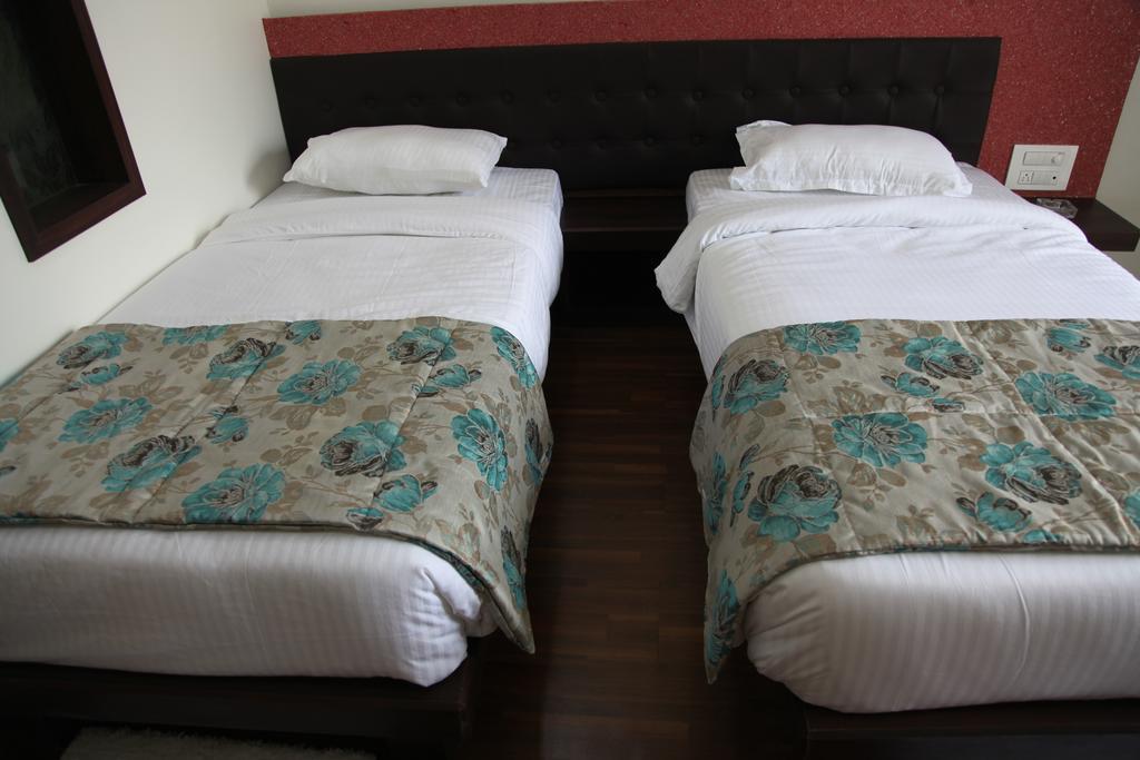 Hotel Pearls Aurangabad  Buitenkant foto