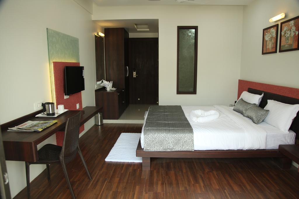Hotel Pearls Aurangabad  Buitenkant foto