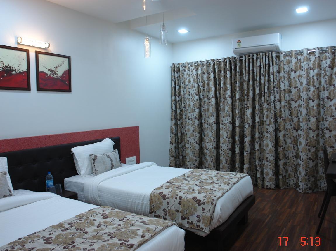 Hotel Pearls Aurangabad  Buitenkant foto
