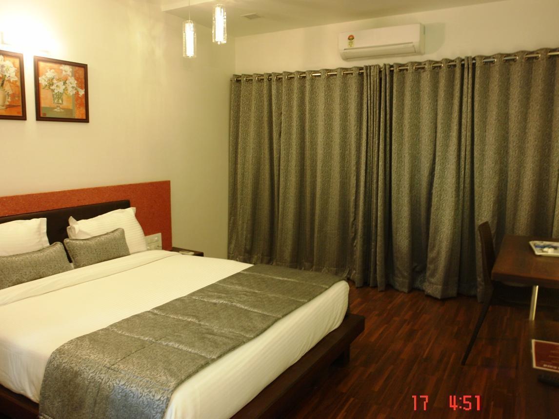 Hotel Pearls Aurangabad  Buitenkant foto