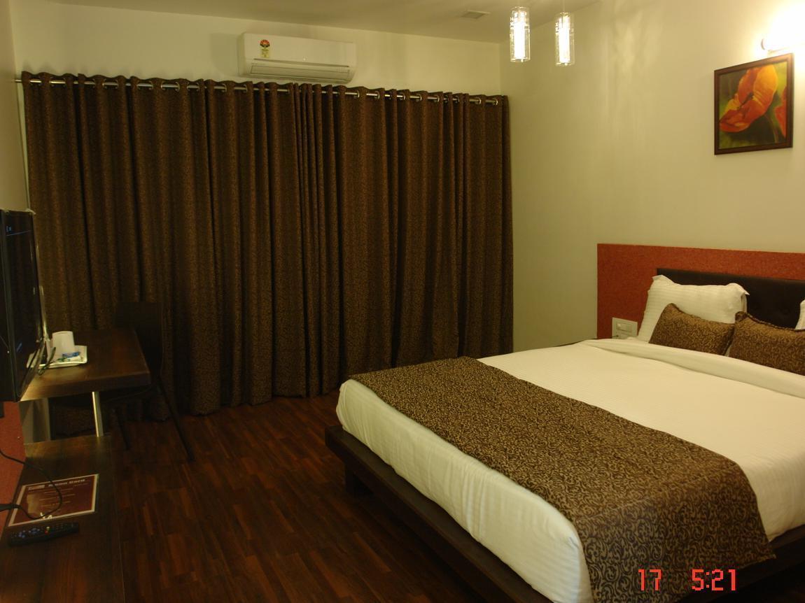 Hotel Pearls Aurangabad  Buitenkant foto